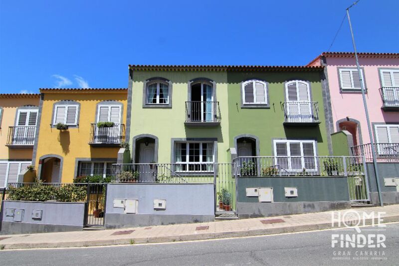 CASA FAMILIAR CON GARAJE Y AMPLIA TERRAZA EN PUEBLO MOGAN